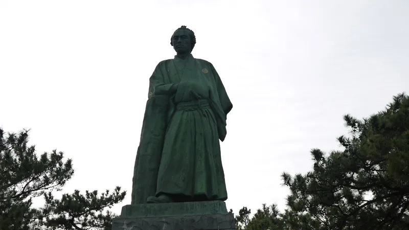 가쓰라하마 료마 동상