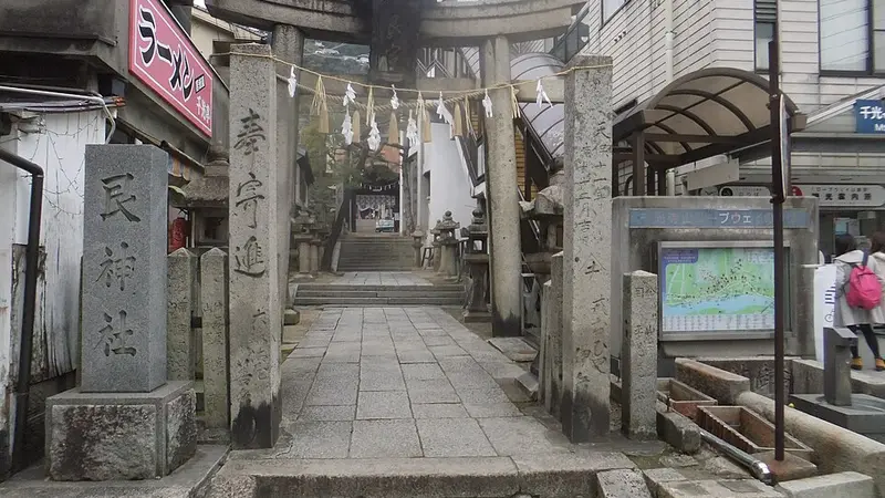 우시토라 신사